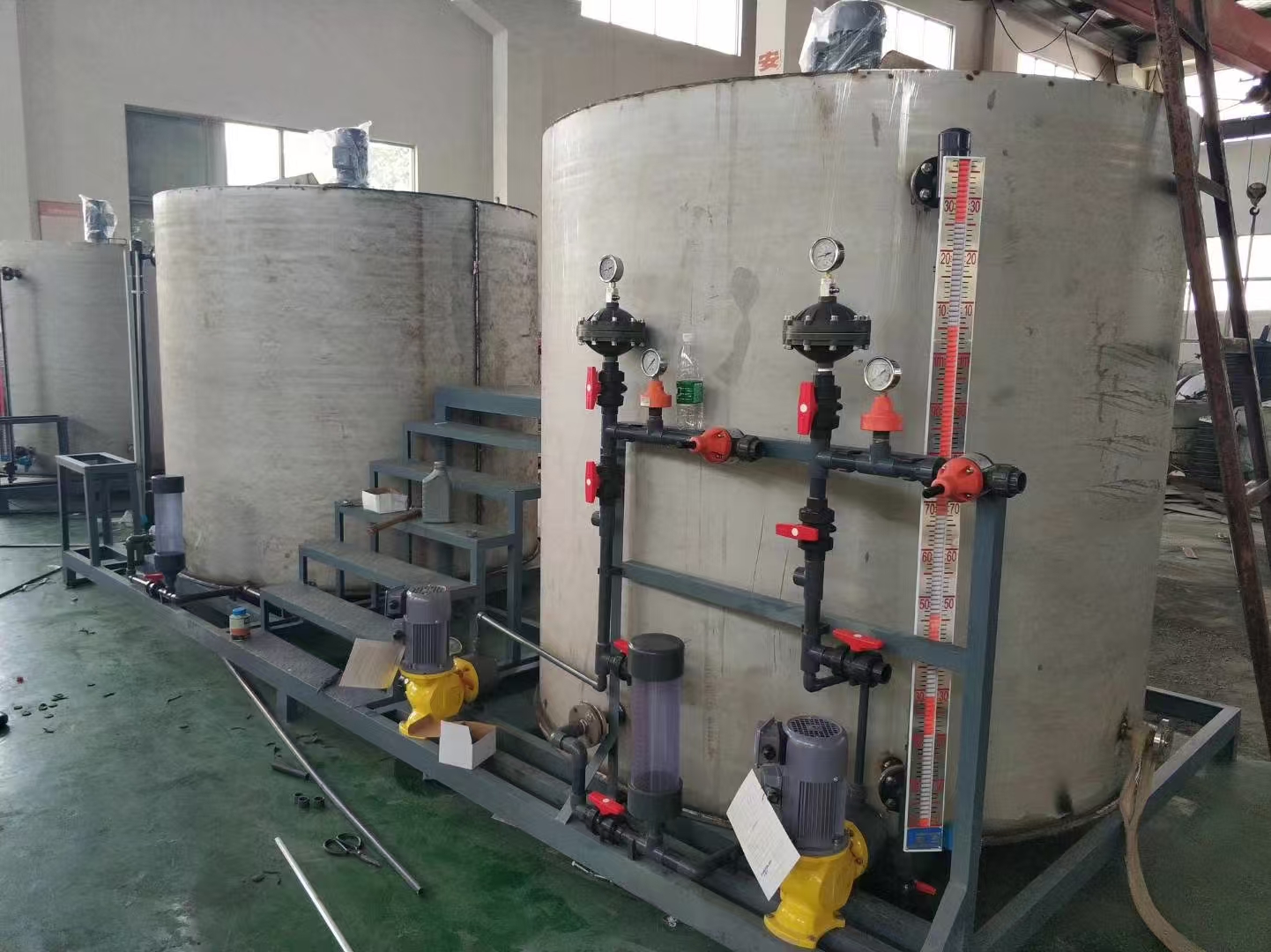 工业循环冷却水系统换热效能升级,循环水冷却塔填料更换老化判定、材质选型、施工工艺、验收标准与服务商挑选全解析