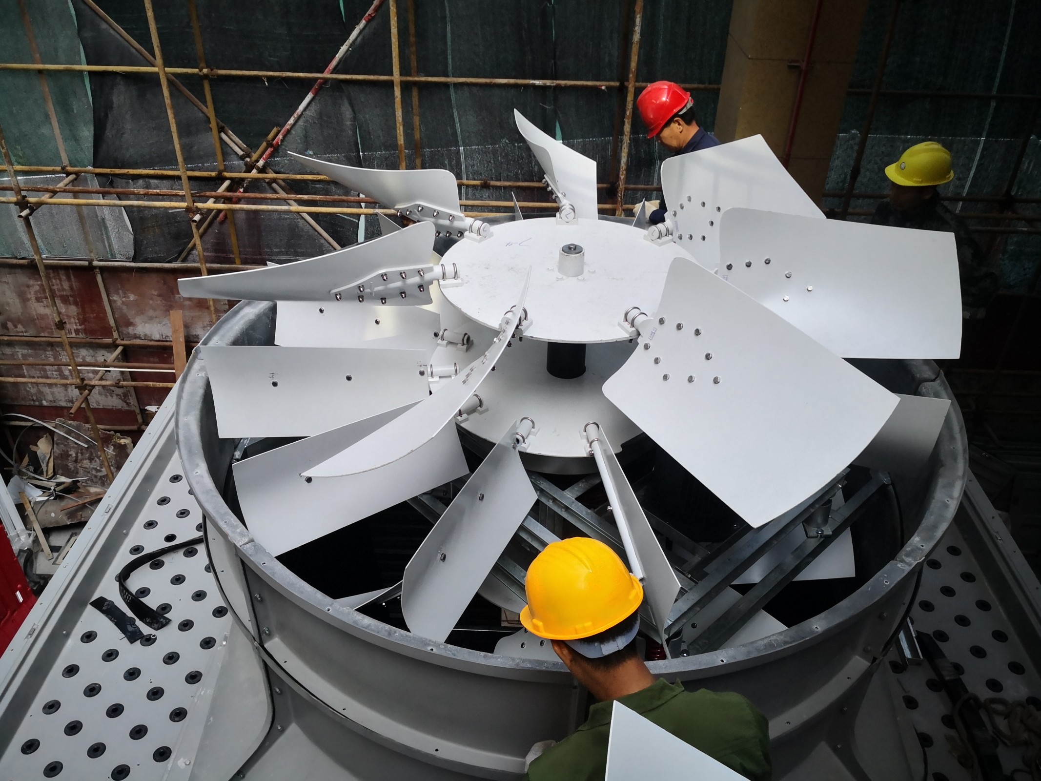 冷却塔减速机更换工业齿轮油全流程深度指南：从油品选型到废油处理的标准化作业与常见误区解析