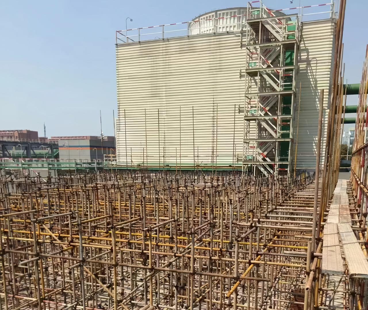 冷却塔填料风化导致的效率崩塌：深度揭秘老化机理、系统危害与全周期预防治理体系