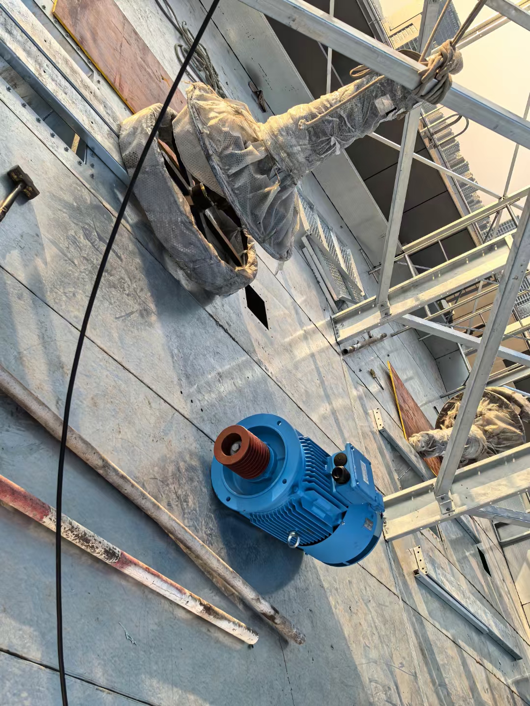 工业冷却塔填料高度设计与效能优化深度指南：基于气动阻力与热质交换的精准匹配策略