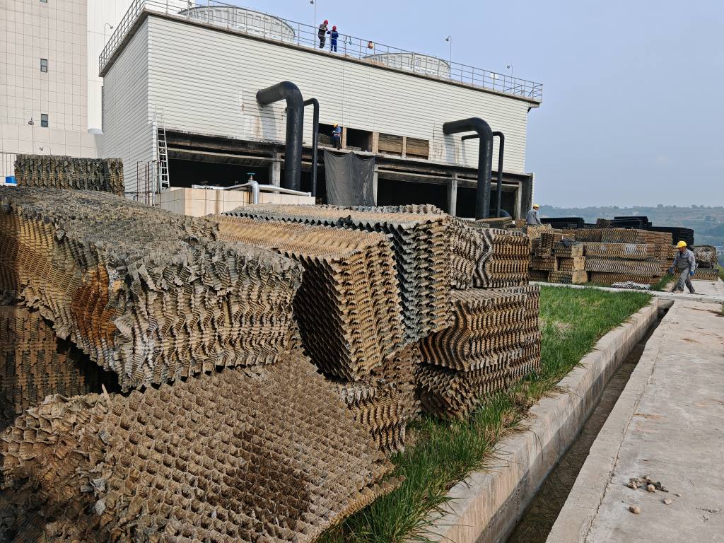 2026年锻造冷却塔维修厂家不能只修“塔”而不修“水温”：从淬火进水≤30℃的工艺刚性到氧化铁皮与油烟对开式塔填料的复合堵塞，再到承重拉筋腐蚀与能效强标下的验收门槛，一份写给锻造与热处理设备负责人的深