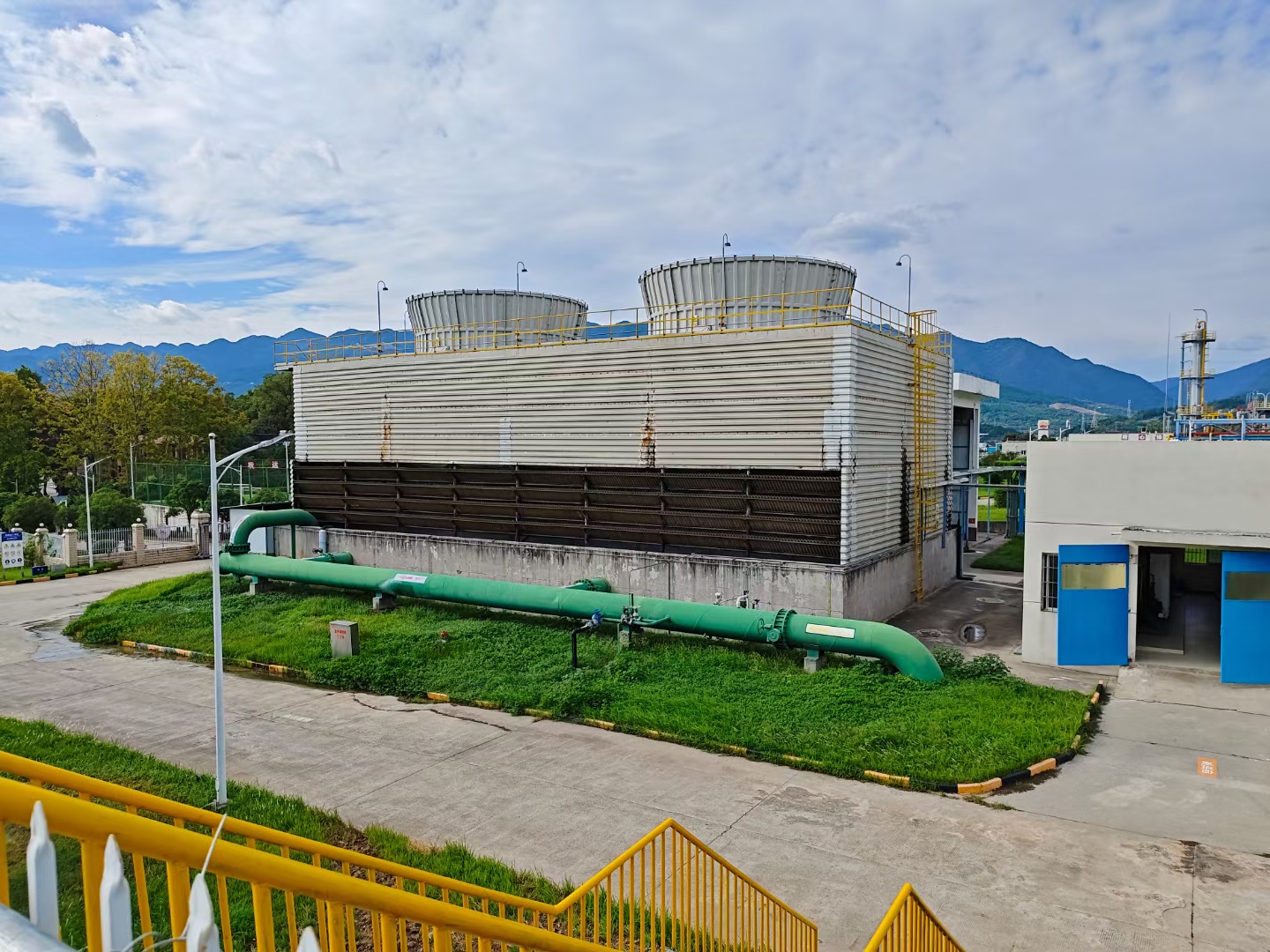 冷却塔收水器漂水深度解析与系统治理指南：从气动原理到结构缺陷的全方位解决方案