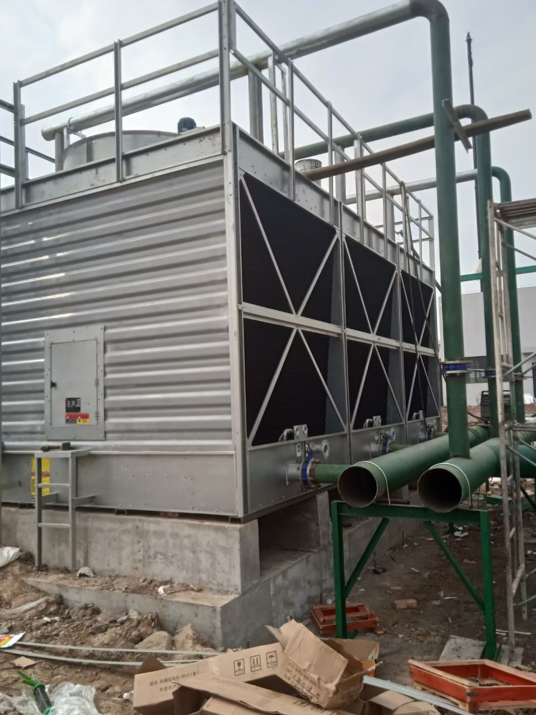 工业冷却系统节水防线重构：深度解析冷却塔收水器失效了如何维修更换的流体力学原理与全生命周期管理策略