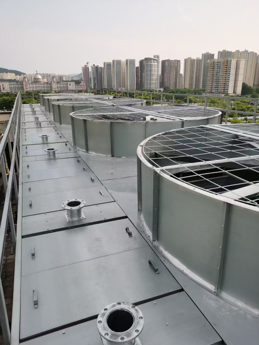 冷却塔减震器如何选择和安装?2026年工业降噪减振全攻略:从选型匹配到精准施工的七大核心技术与避坑指南
