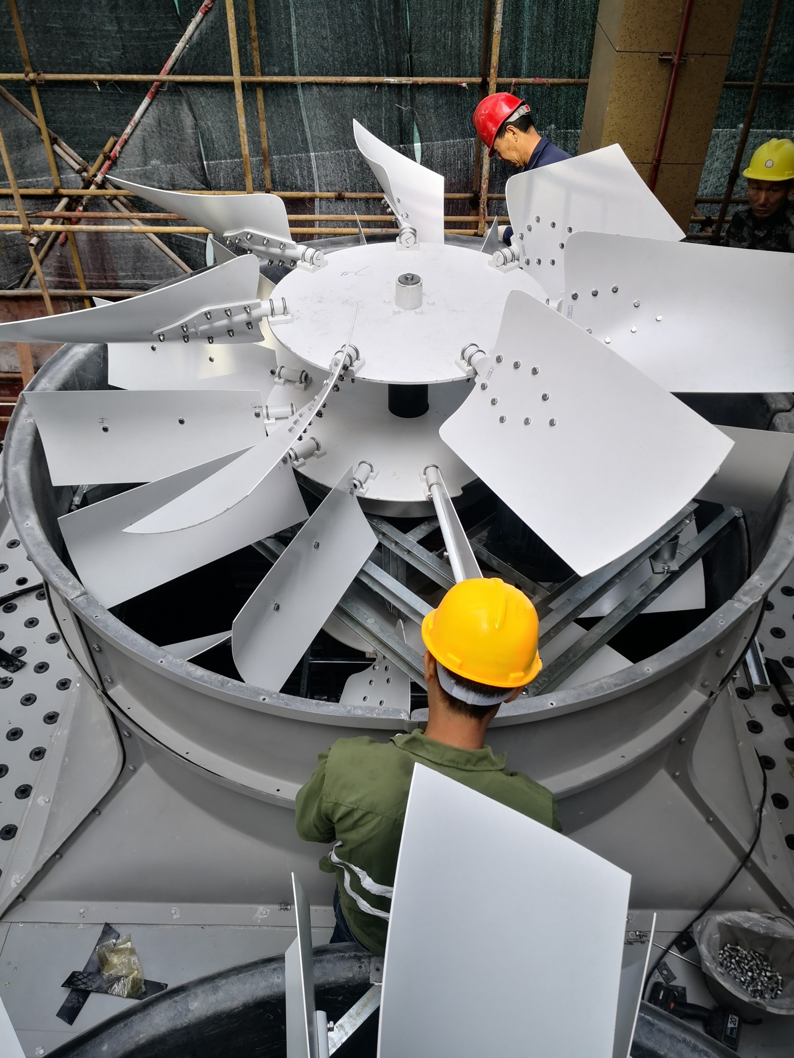 工业布水系统精准复原指南：深度解析冷却塔喷头脱落维修更换的结构力学重构与全生命周期防松脱策略