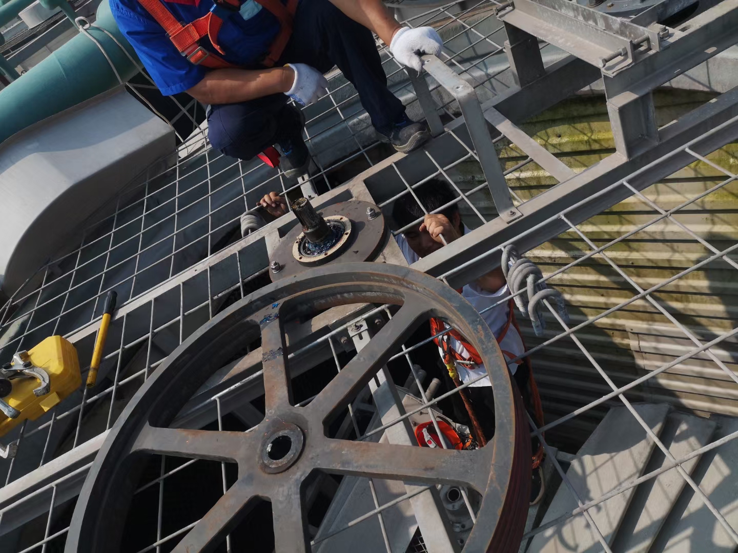 城市声学环境治理与工业静谧空间重构：深度解析静音冷却塔维修更换的声学诊断、核心部件升级与系统重构策略