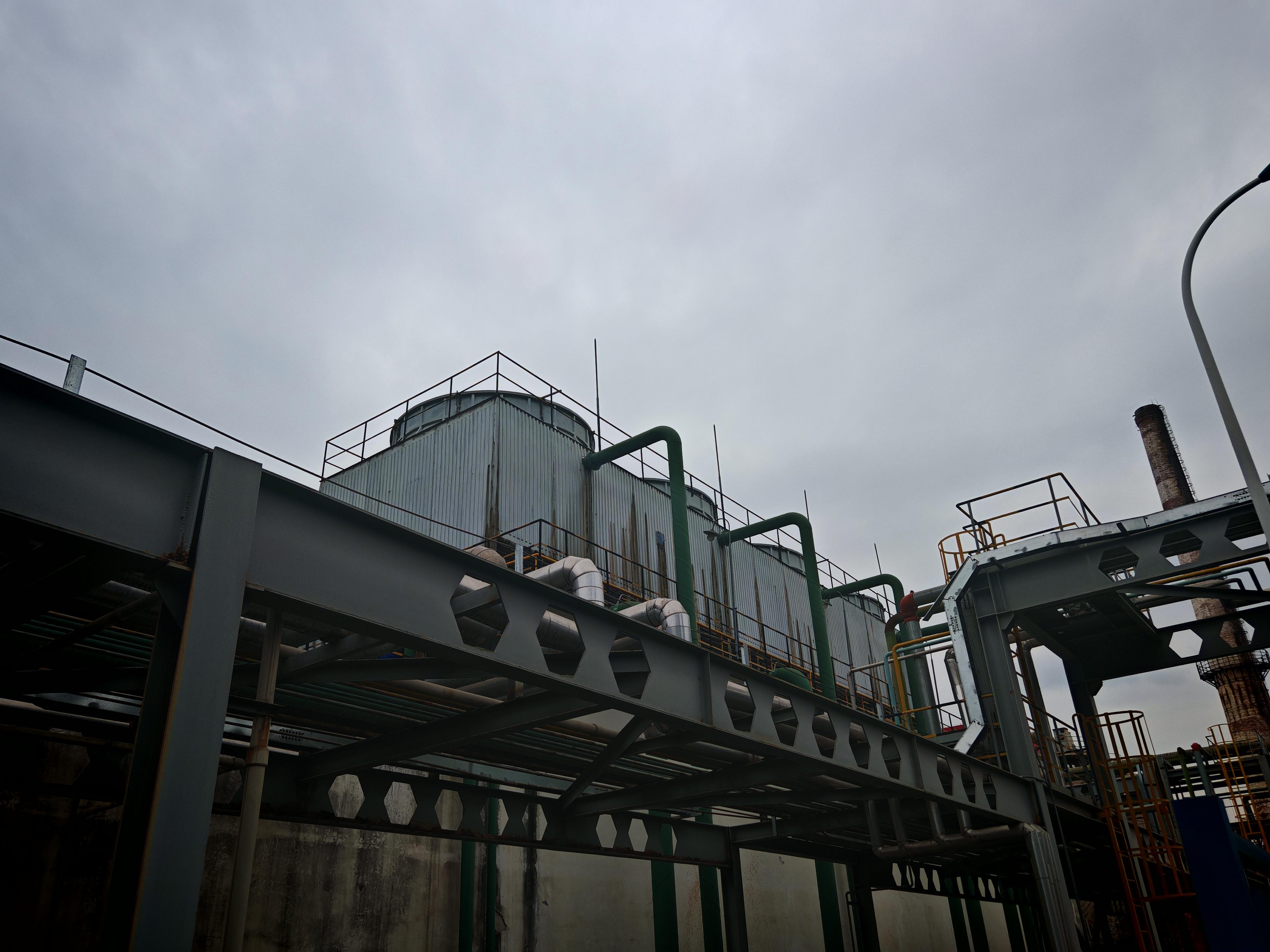 冷却塔消雾改造：从“白烟”治理到视觉无感的深度技术解析与合规实战指南