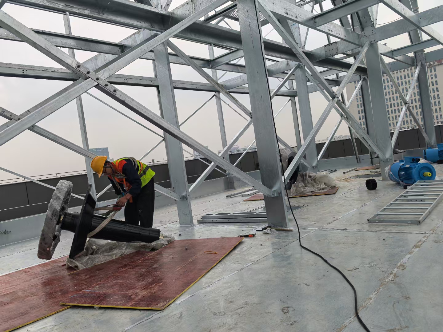 深度解析冷却塔填料破损：从微观裂纹到系统性失效的危机演进与智能防控体系——构建工业冷却系统的"结构安全网"