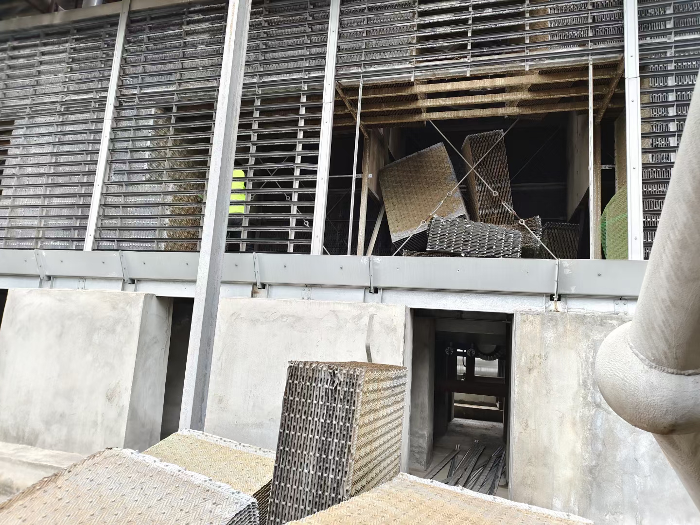 工业冷却系统“心脏匹配”决策指南：深度解析冷却塔是怎么选型的热力学平衡与全生命周期成本博弈